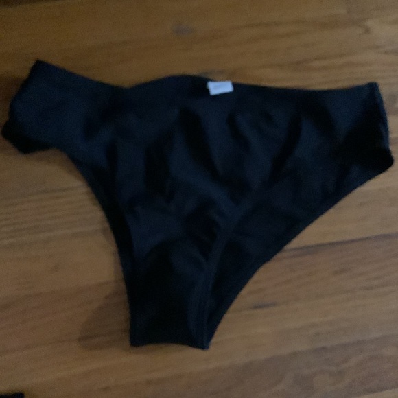 Black Bikini size 8. - Picture 2 of 2